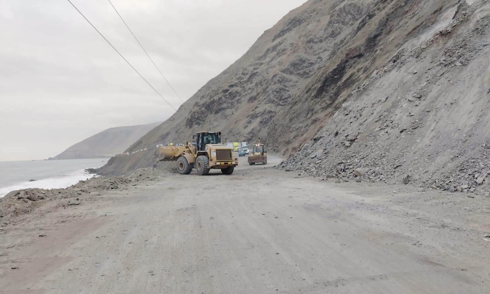 Restablecen tránsito restringido en Quebrada Honda tras nuevo derrumbe