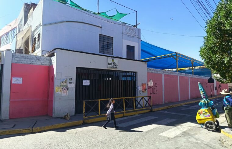 Tres de cada diez colegios en riesgo de colapso y con El Niño todo empeorará