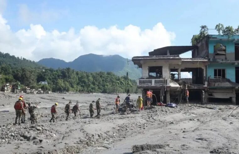 Nepal registra casi 1 400 muertos tras devastador alud