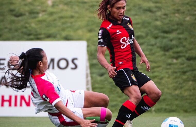 Raquel Bilcape goleadora del FBC Melgar con 41 tantos