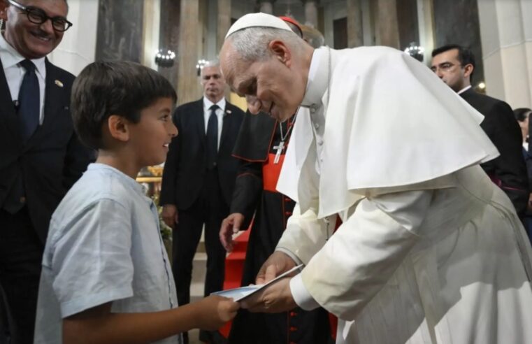 El Perú prepara, con su equipo de fútbol, la recibida al Papa León XIV