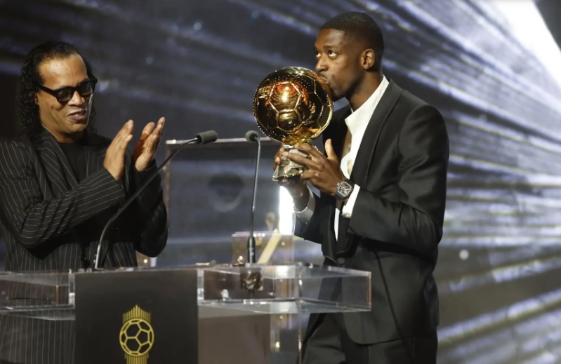 Cien periodistas de todo el mundo cerraron la votación para escoger al Balón de Oro
