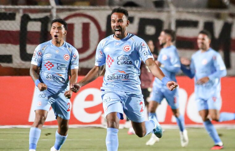 Deportivo Garcilaso aplastó a Universitario y recuperó la punta