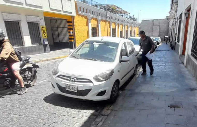 Calles del Centro Histórico se convierten en playas de estacionamiento