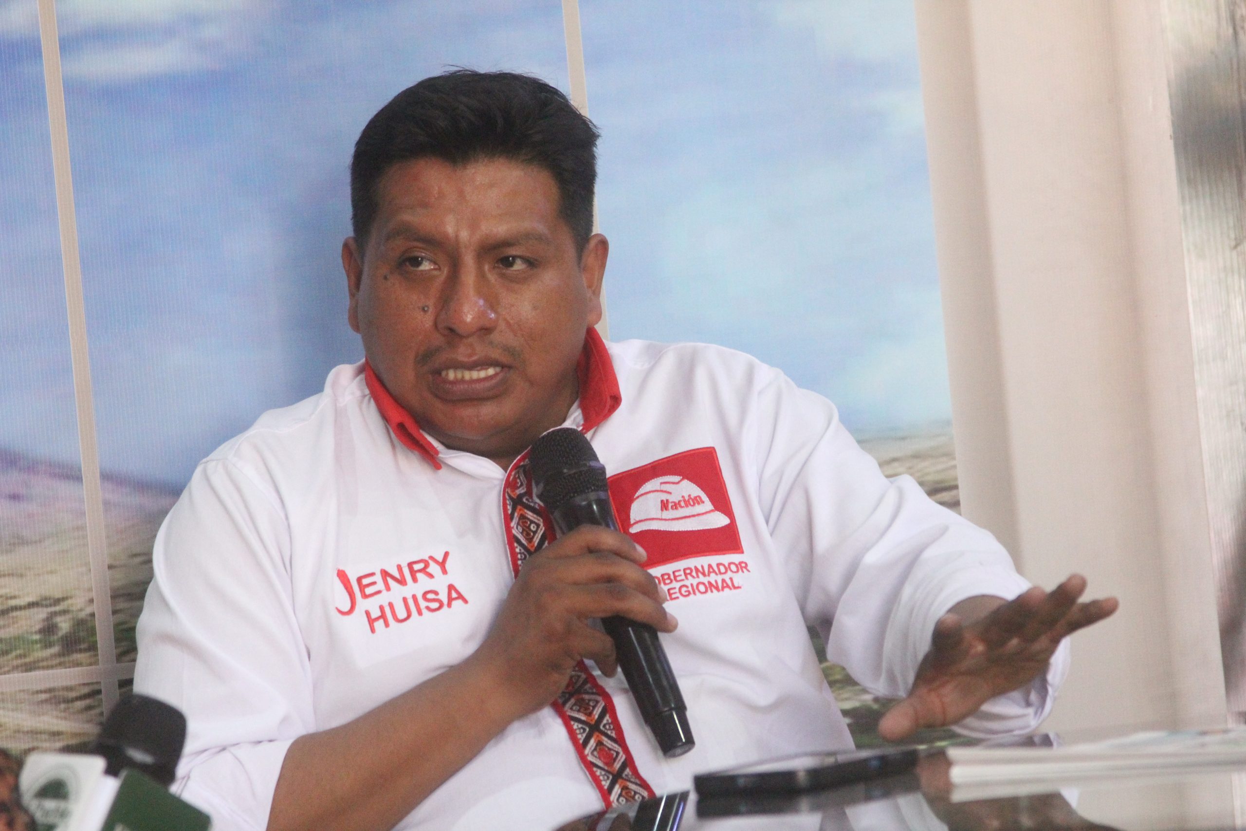 Jenry Huisa plantea descentralización, nuevas universidades y renovación de la gestión regional