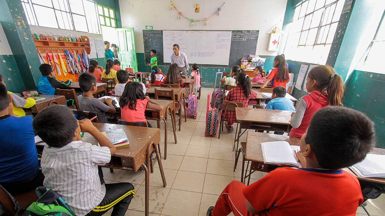 Evalúan adelantar el fin del año escolar por riesgo de lluvias en Arequipa