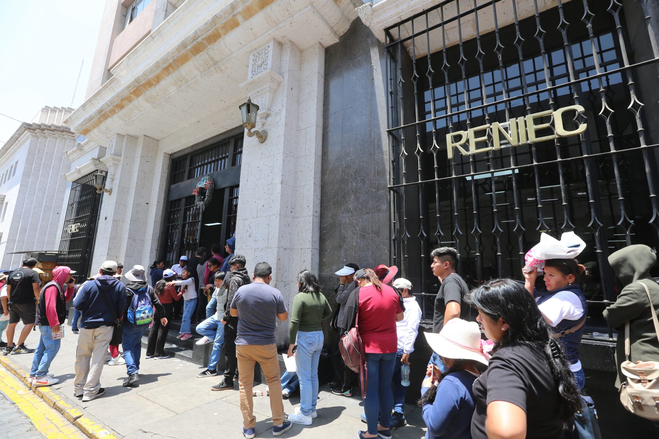 Más de 18 mil DNI están pendientes de recojo en Arequipa