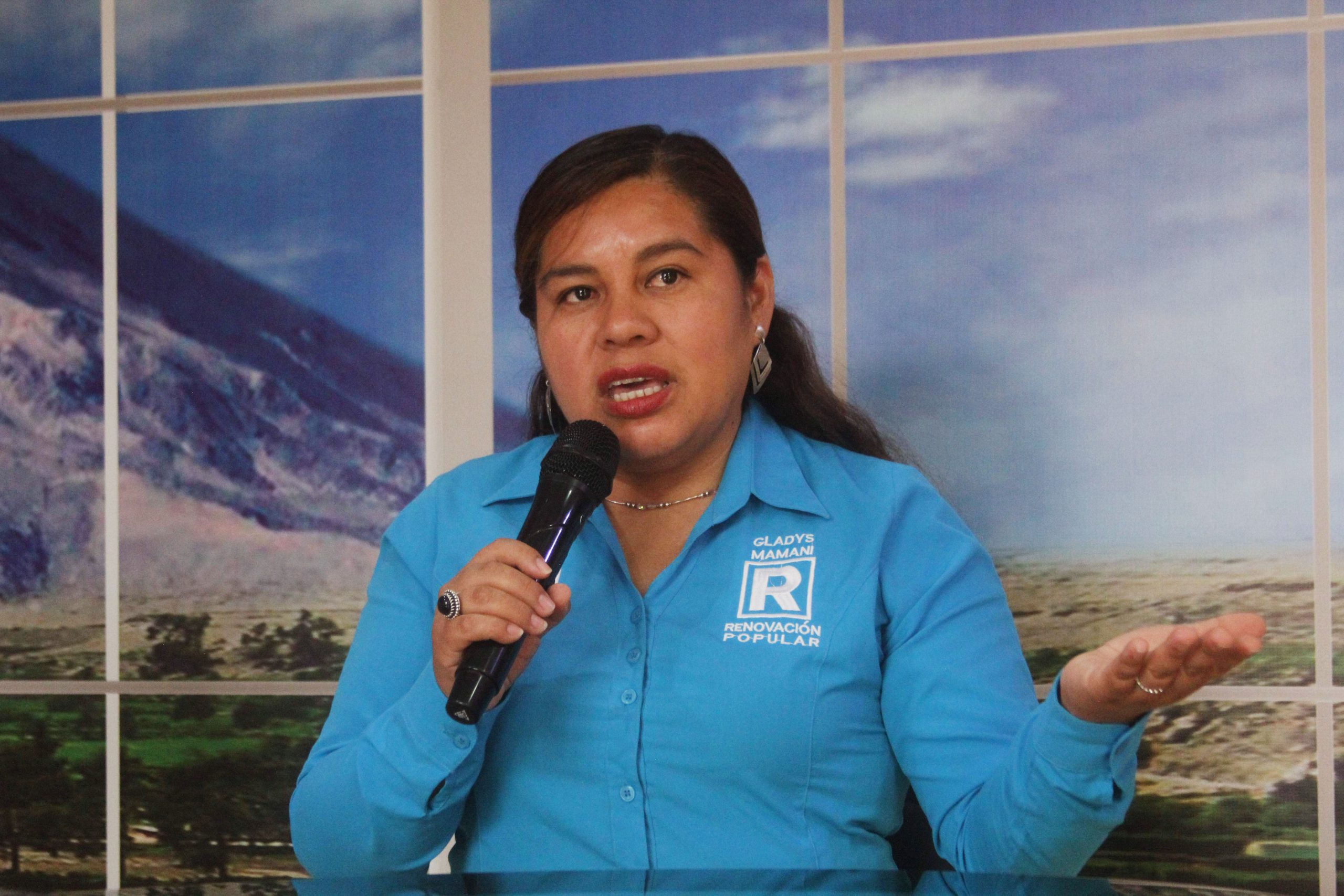 Gladys Mamani plantea seguridad, mejores servicios e infraestructura para el distrito