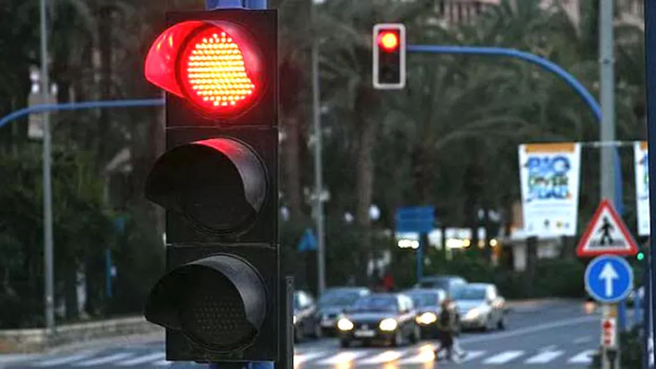 Respetar el semáforo también es aprender a ser ciudadano