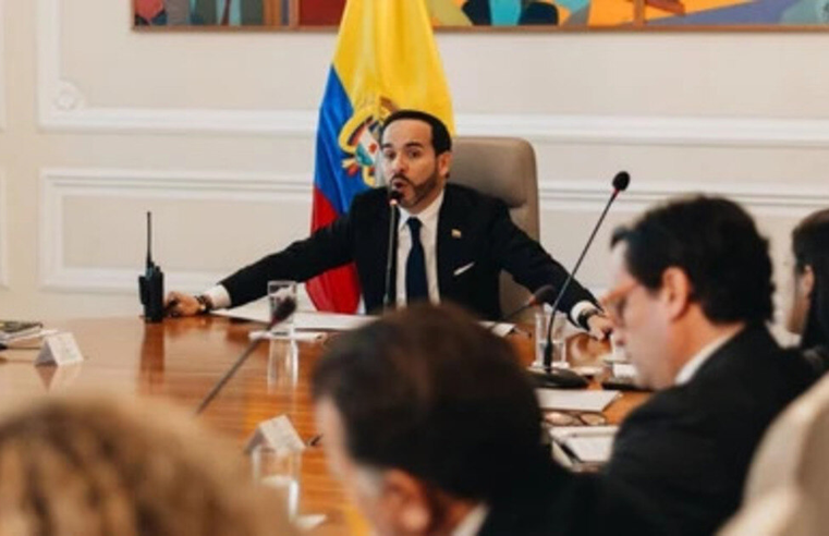 COLOMBIA: PRESIDENTE MILITARIZA