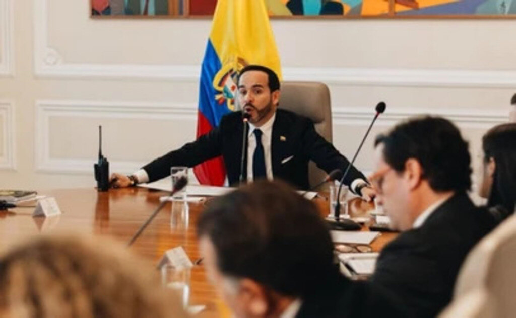 COLOMBIA: PRESIDENTE MILITARIZA