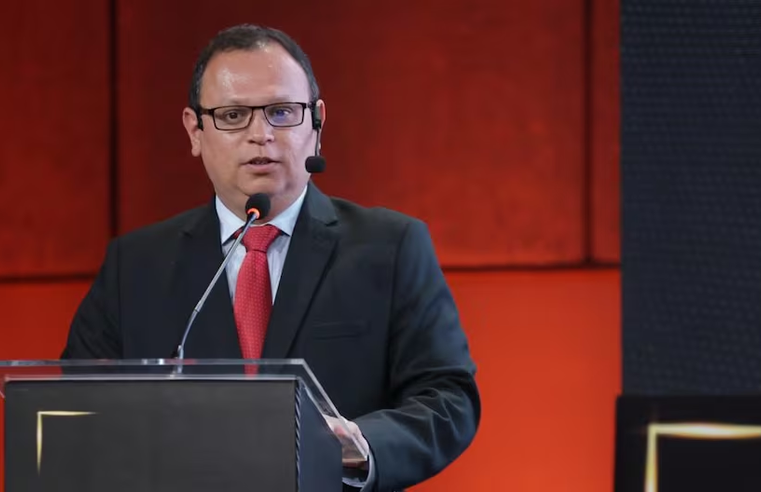 Vinelli cuestiona “apresuramiento” en interpelaciones y censuras