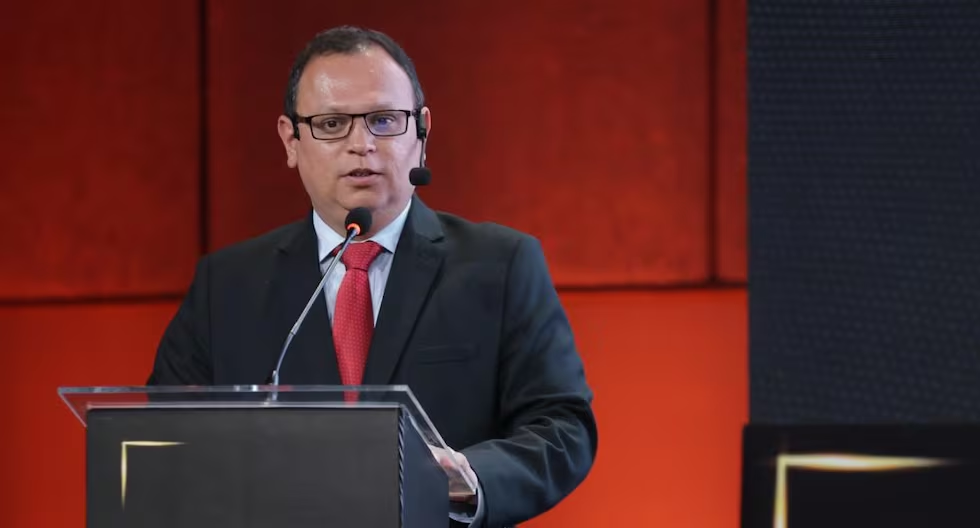 Vinelli cuestiona “apresuramiento” en interpelaciones y censuras
