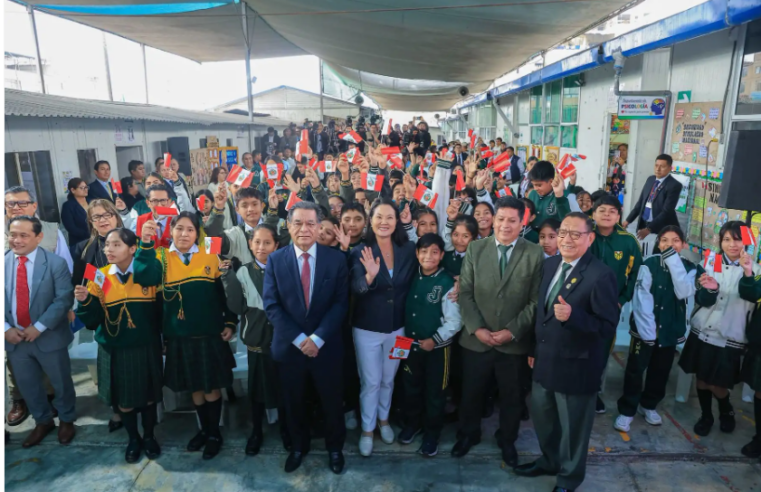 Gobierno anuncia reforma integral de educación con 2 mil nuevos colegios