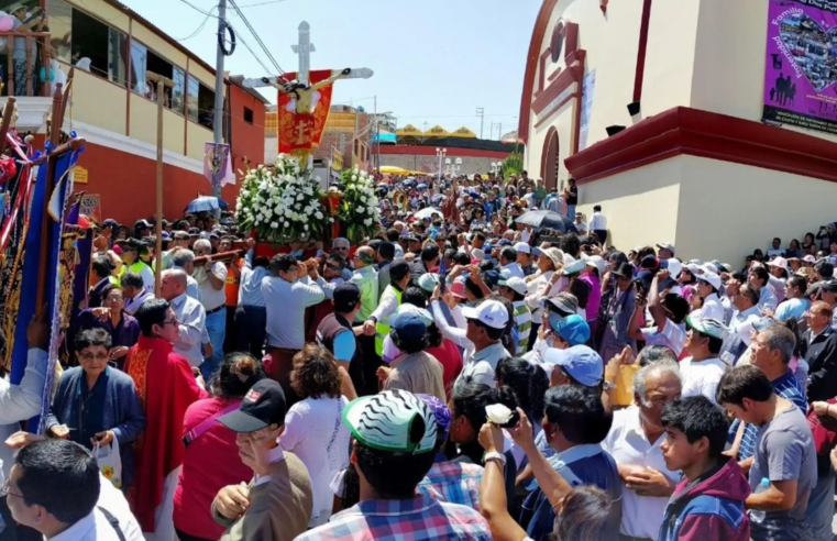 Miles de fieles llegan para venerar al Señor de Locumba