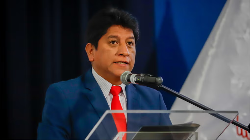 Cuatro bancadas piden remover al defensor del Pueblo, Josué Gutiérrez