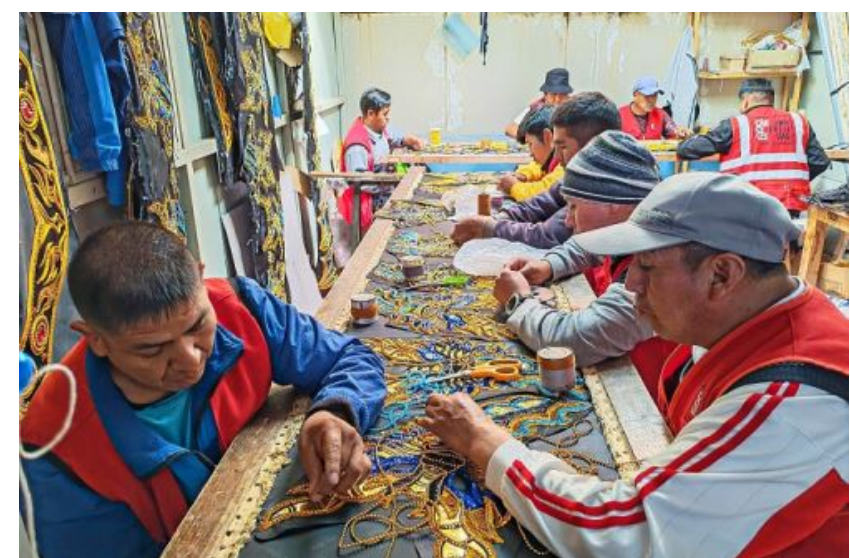 Internos de penal de Puno confeccionan más de 700 trajes