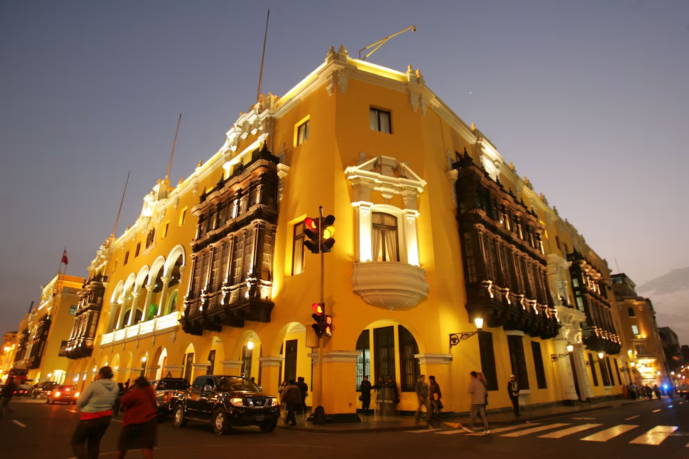 Debates municipales de Lima comienzan hoy con 13 candidatos