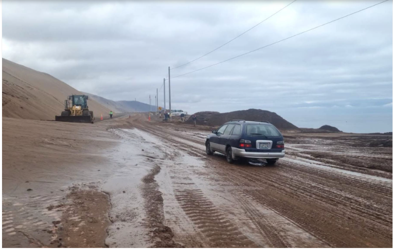 Restringen tránsito en la Costanera Sur por huaico provocado por lluvias
