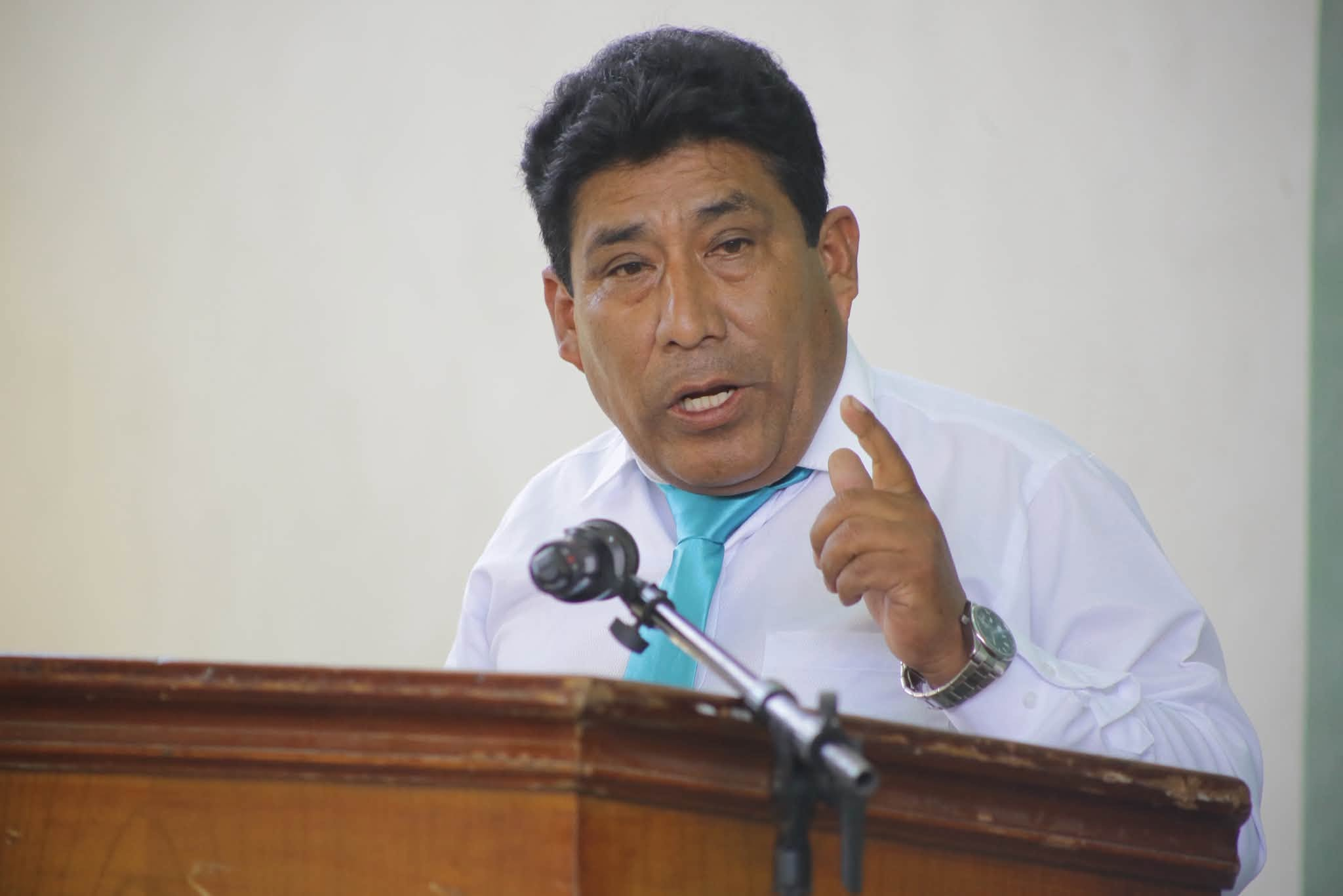 Antonio Quispe plantea educación, salud, infraestructura vial y turismo