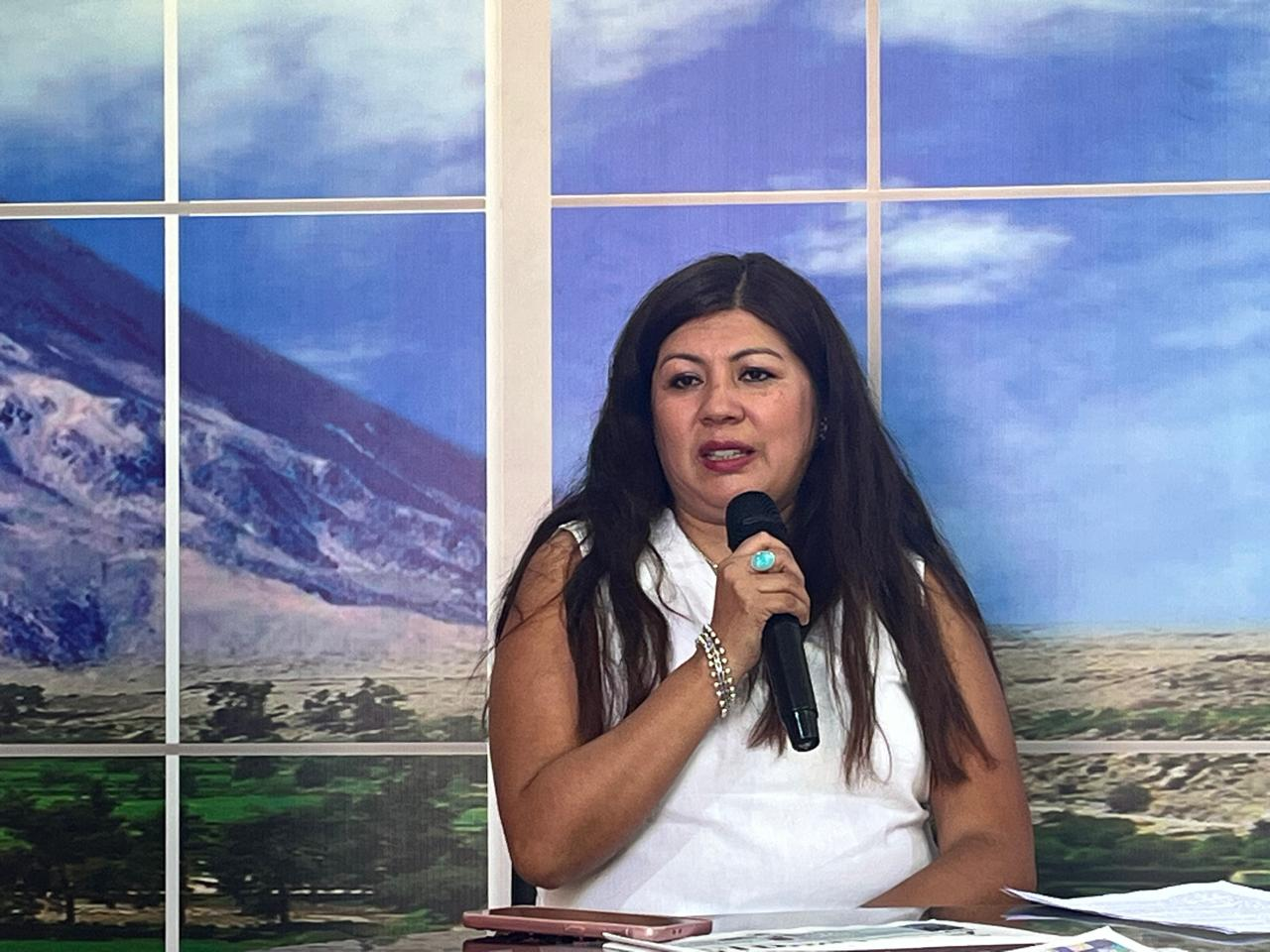 Kimmerlee Gutiérrez plantea destrabar hospitales y ampliar servicios en provincias