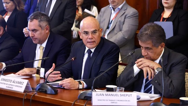 Álvarez pide facultades para reforzar seguridad en penales con las FF. AA.