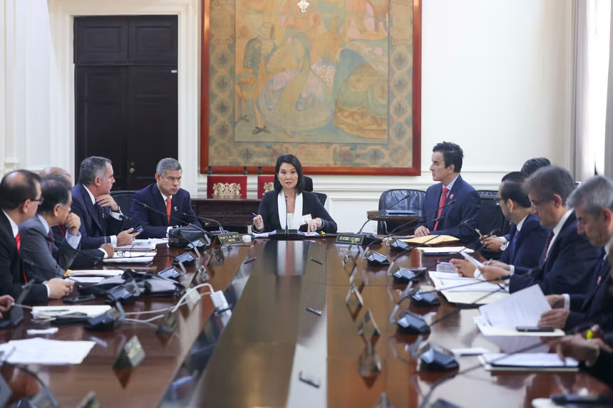Tres bancadas piden al Ejecutivo reformular pedido de facultades