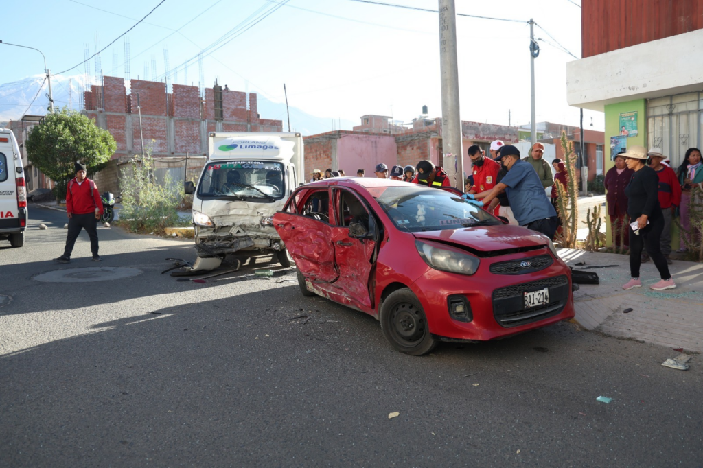 Estudiante murió en violento choque en Cerro Colorado