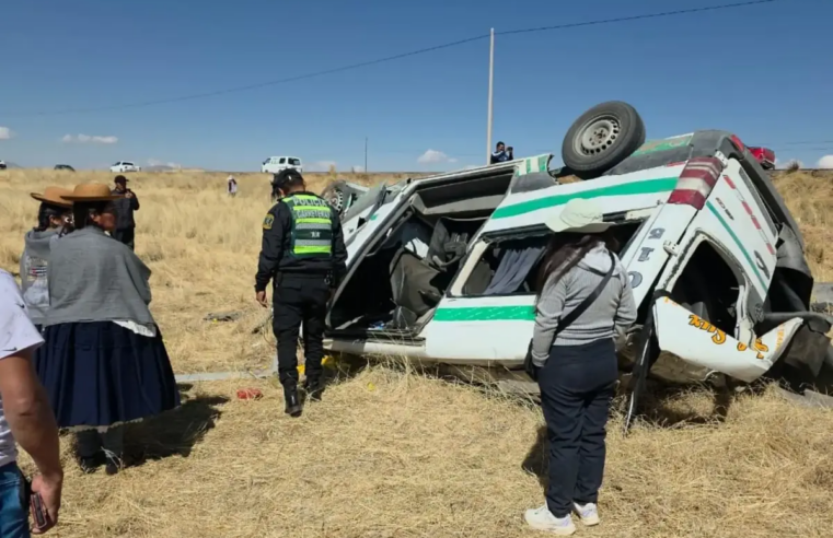 Choque de minivanes deja cuatro fallecidos y 15 heridos en Azángaro