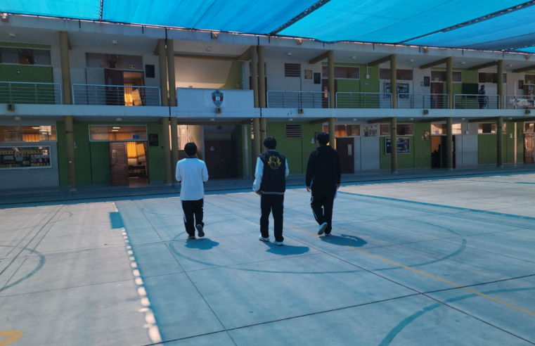 Colegio Independencia restringe celulares durante jornada escolar