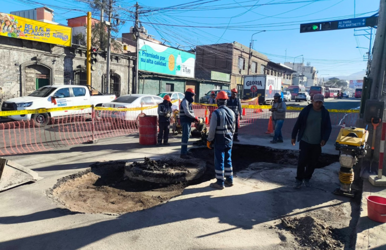 Pavimento de la Av. Parra se hundió a 12 horas de su inauguración.