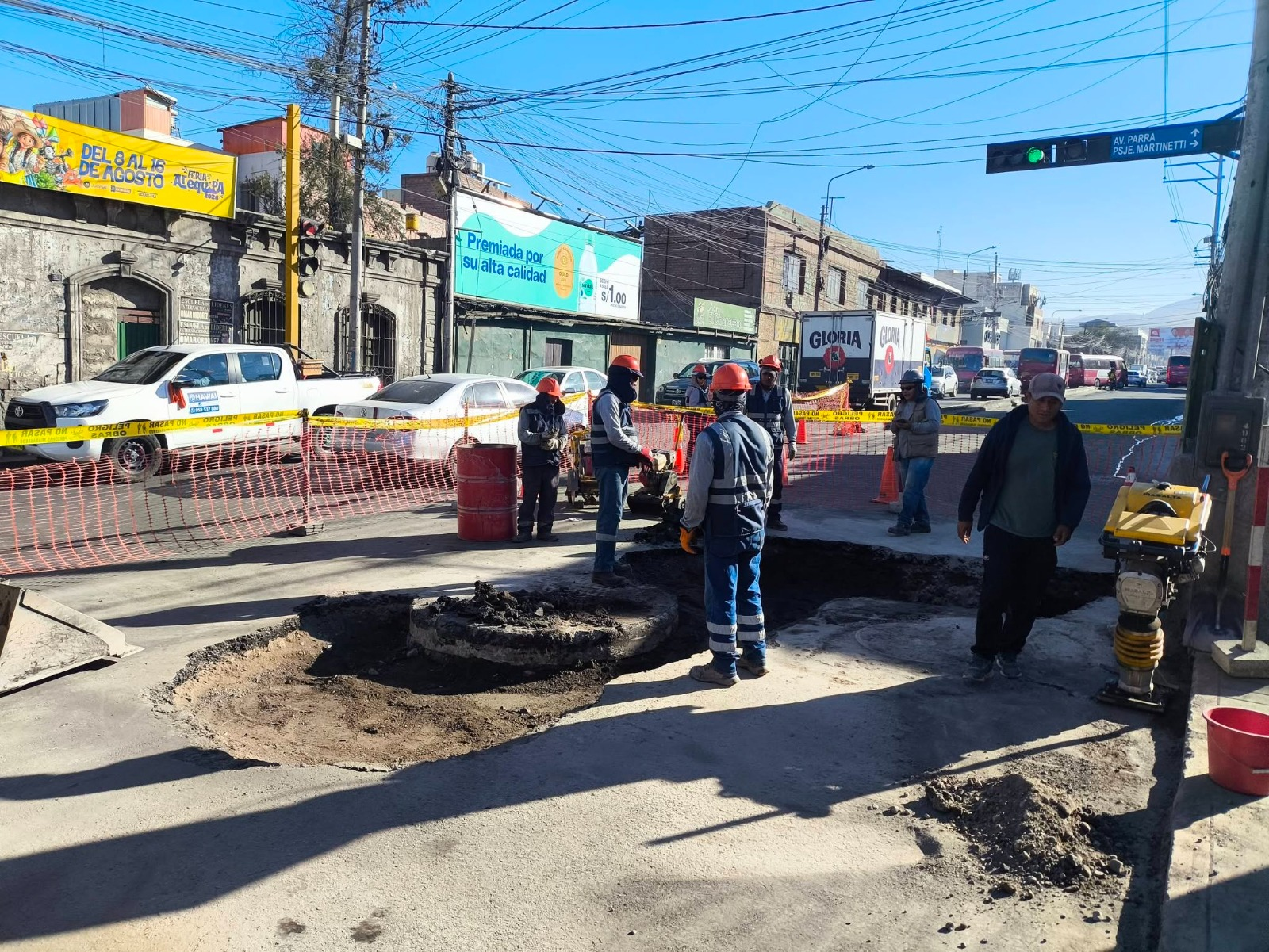 Pavimento de la Av. Parra se hundió a 12 horas de su inauguración.