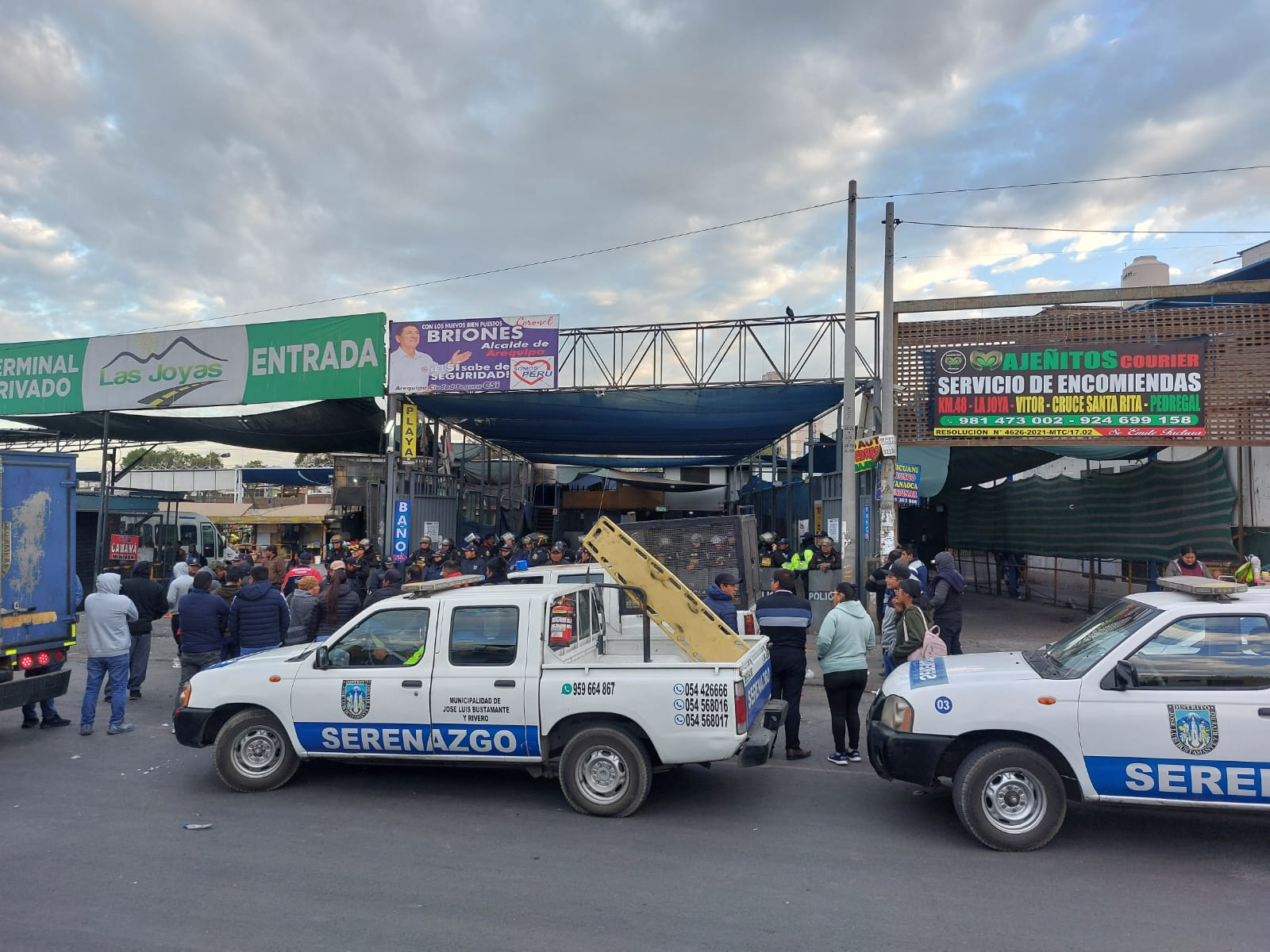 Clausuran terminal informal en el distrito de Bustamante y Rivero