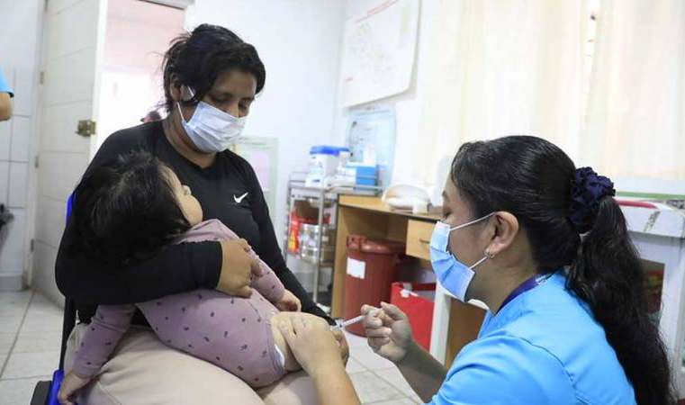 Niños concentran cerca de la mitad de casos de sarampión