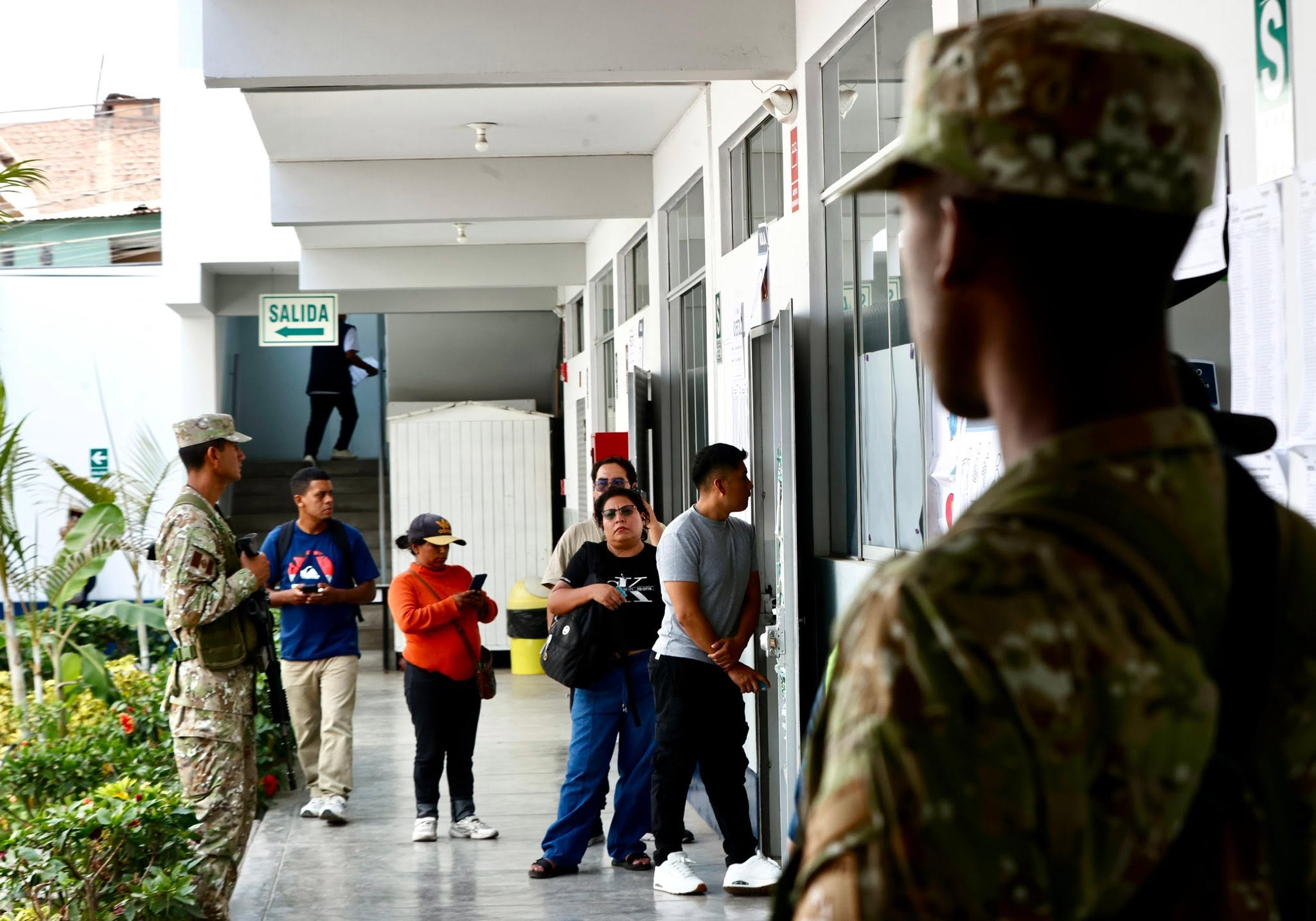 ONPE refuerza coordinación con FF.AA. y PNP para garantizar seguridad electoral