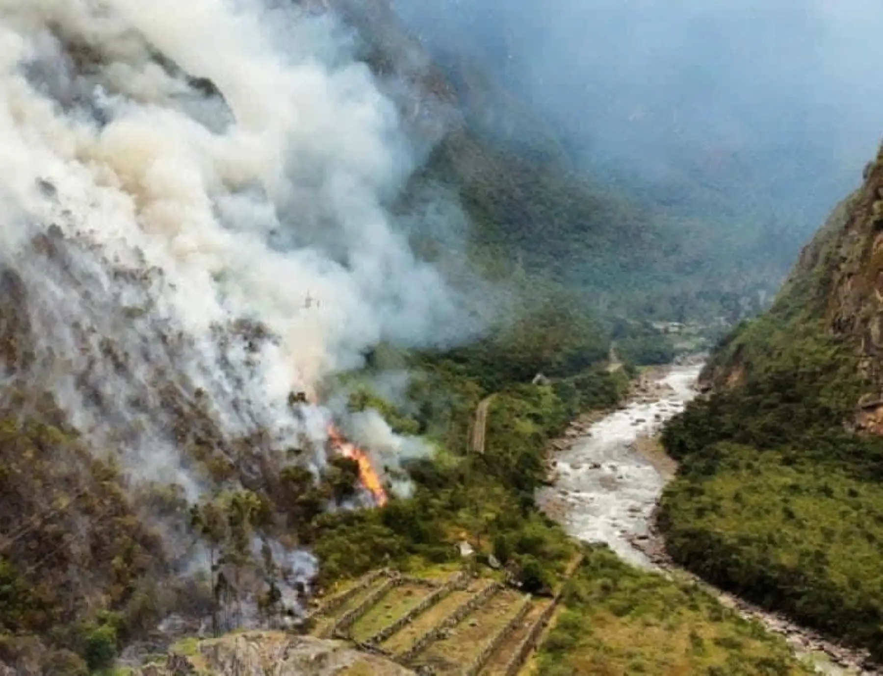 Controlan incendio forestal tras 5 días de intensa lucha en Machu Picchu