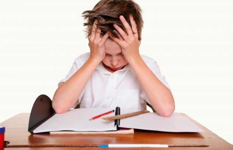 Entretener a los niños con pantallas llena los consultorios psiquiátricos por problemas de atención