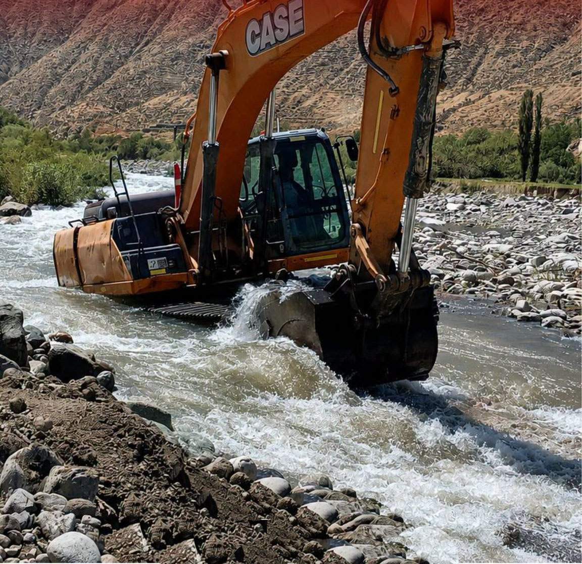 Continúan trabajos de descolmatación del río Siguas
