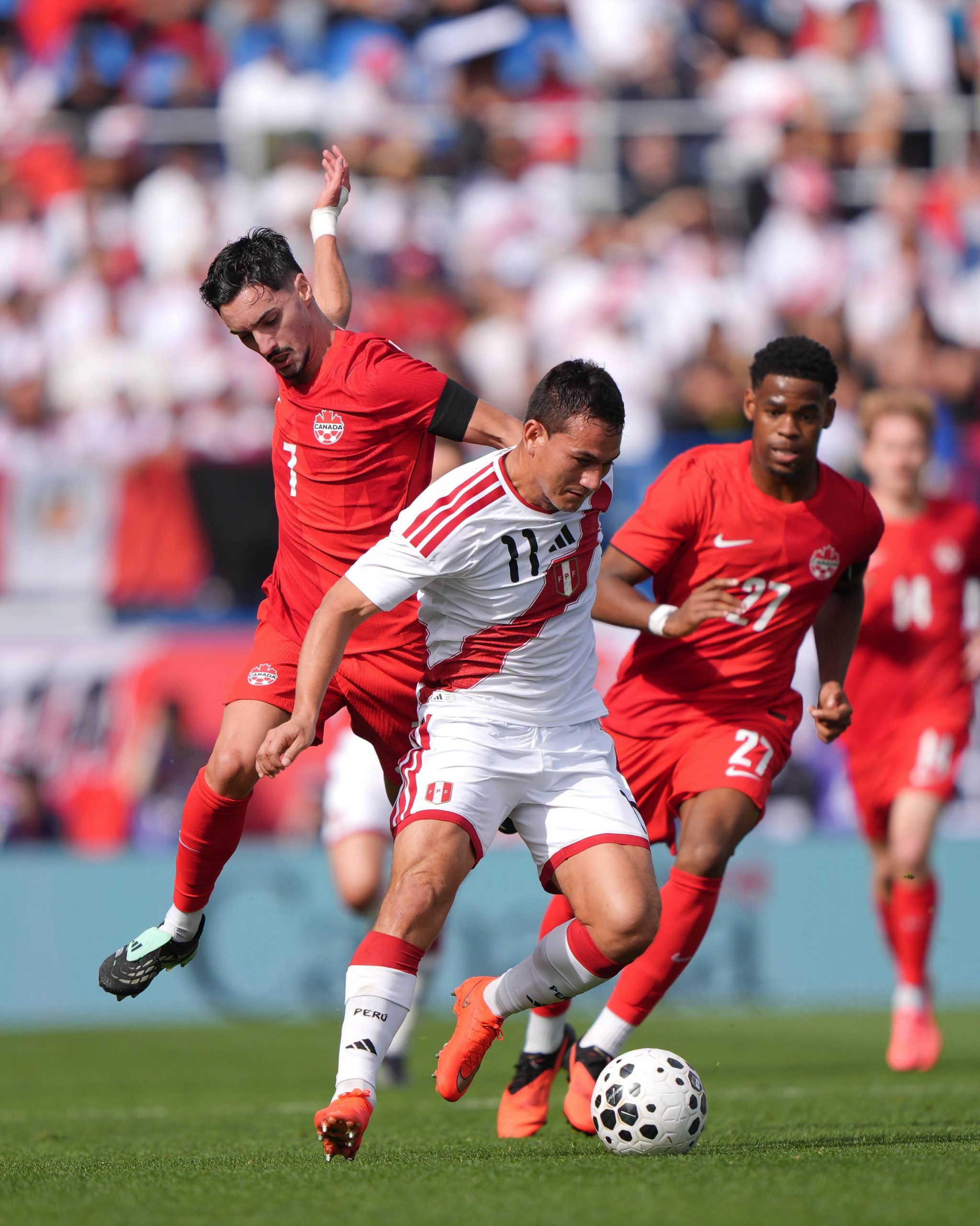 Perú no encuentra el rumbo del triunfo y cae ante Canadá