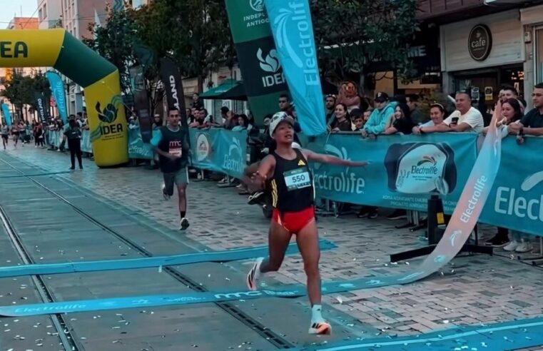 Peruana Dina Velásquez ganó media maratón en Colombia