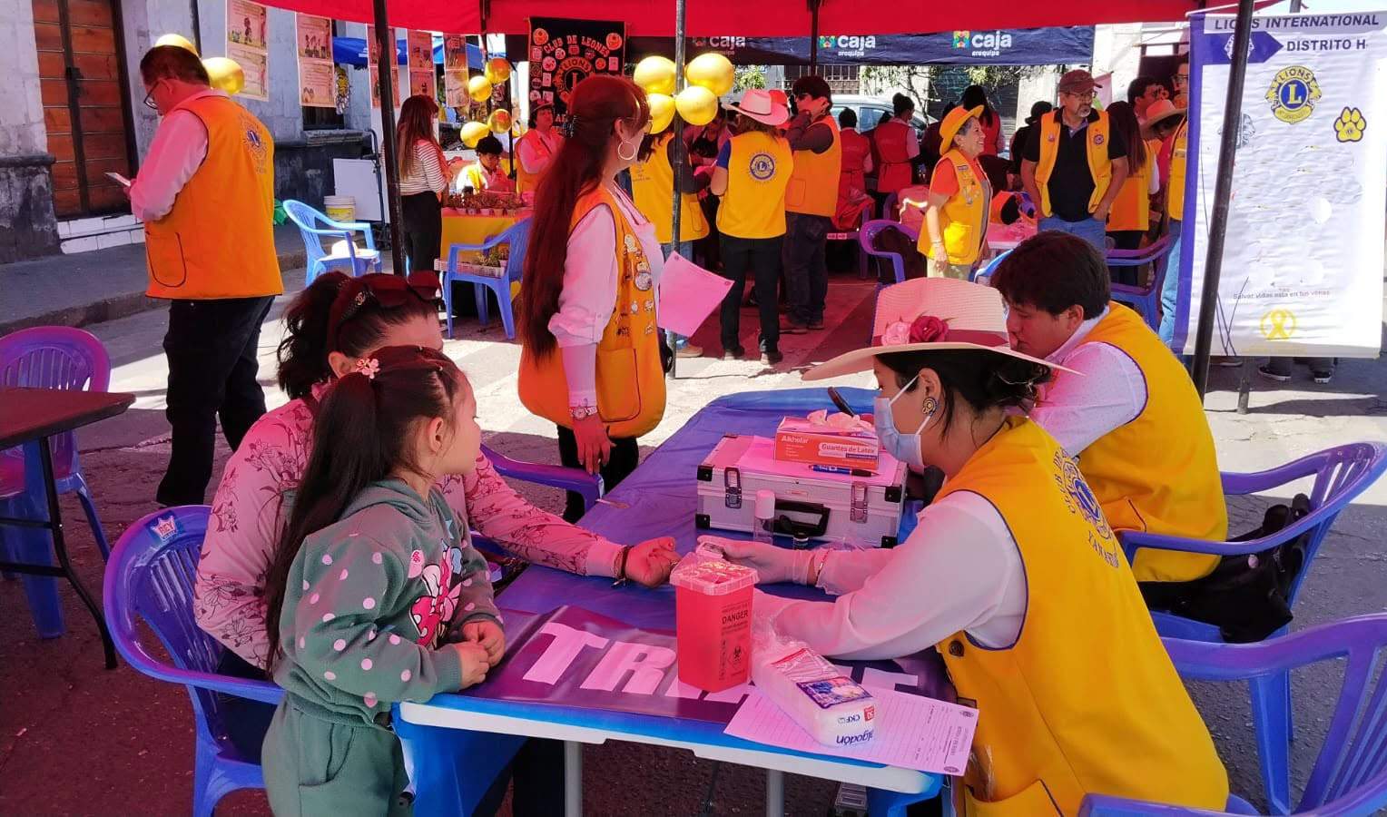 Realizan campaña gratuita de salud frente al cementerio La Apacheta