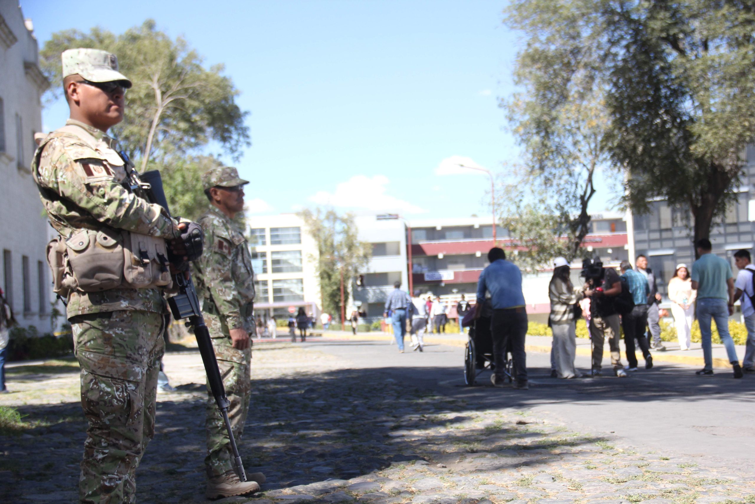 Más de mil militares resguardan locales de votación en Arequipa