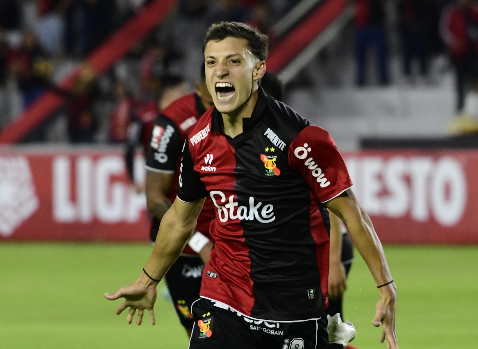 El FBC Melgar golea y respira en el Clausura