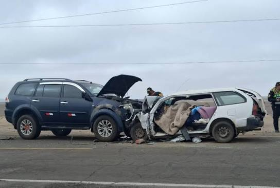Cinco fallecidos en choque frontal en la carretera Panamericana Sur