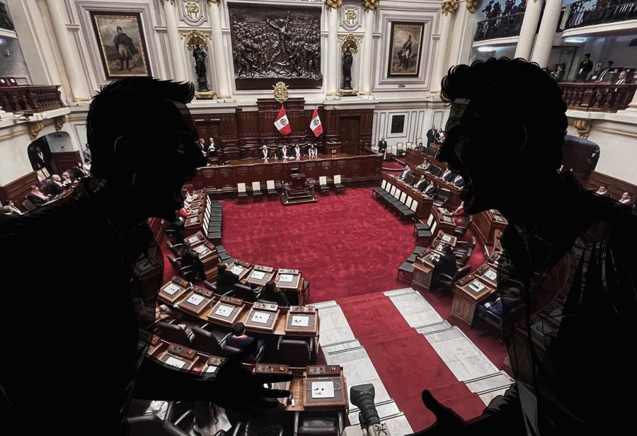 Entre el griterío y la penumbra