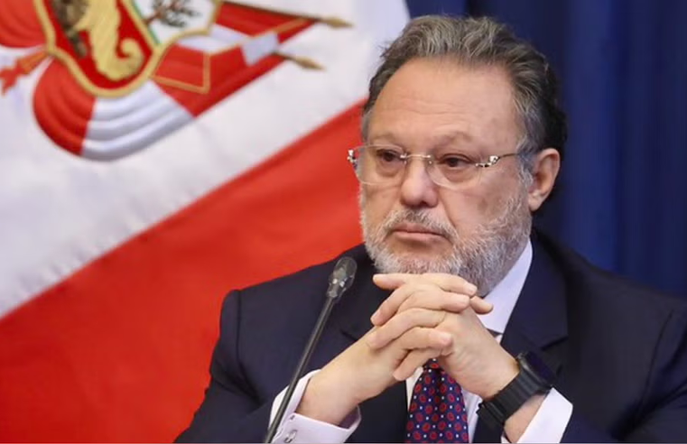 Mesía defiende facultad del senado para modificar pedido del ejecutivo