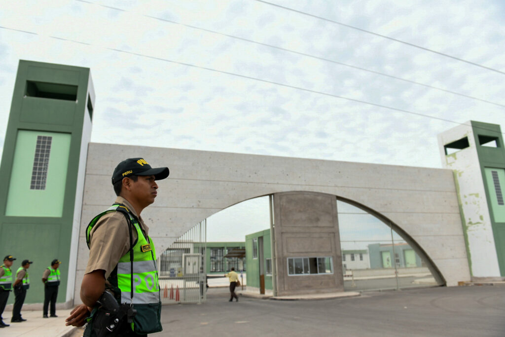 Reactivación de la escuela PNP de sin acceso a agua potable