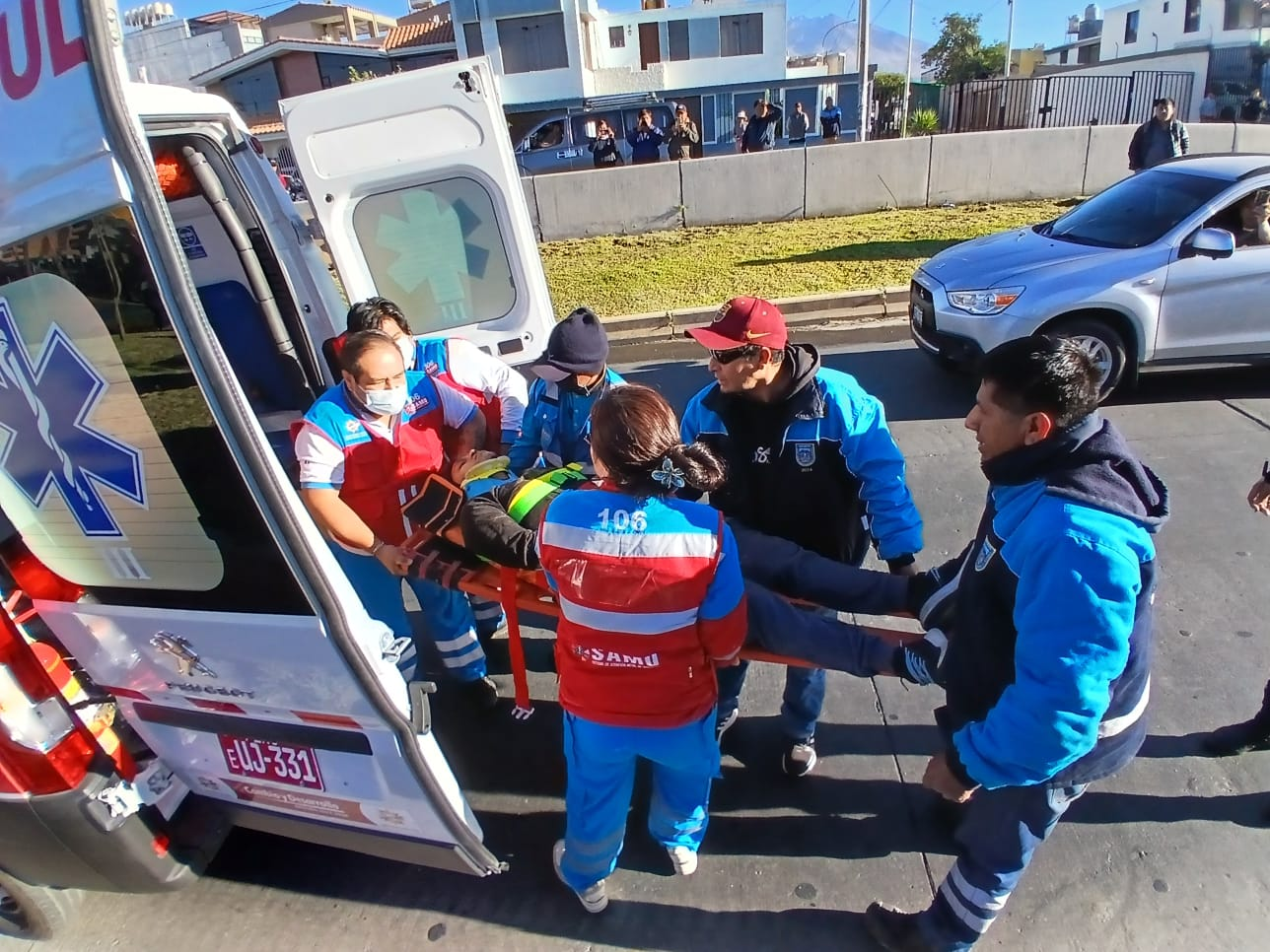 Dos heridos tras choque en la avenida Avelino Cáceres
