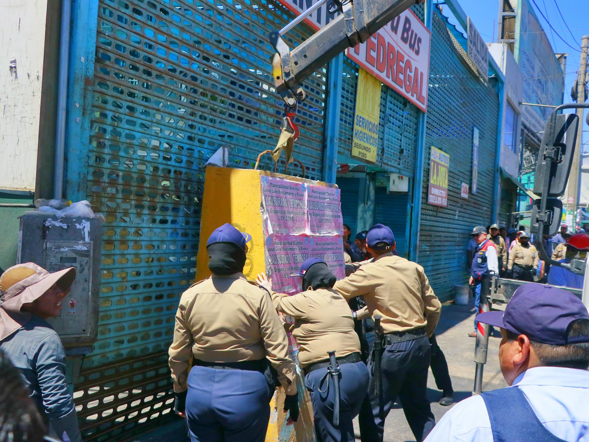 Bustamante clausura terminal de Perú Bus por incumplir normas