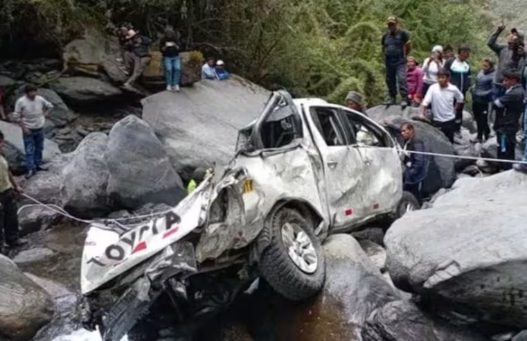 Puno: alcalde de Quiaca muere al caer con su camioneta a barranco de 200 metros